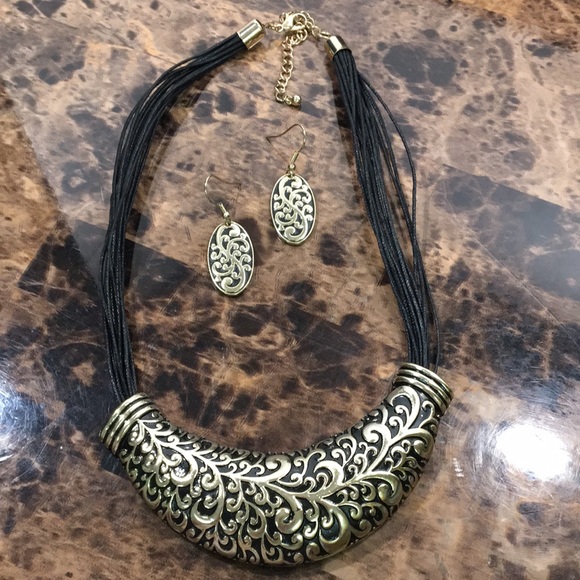 Black & Gold Statement Necklace & Earring Set - Picture 7 of 9
